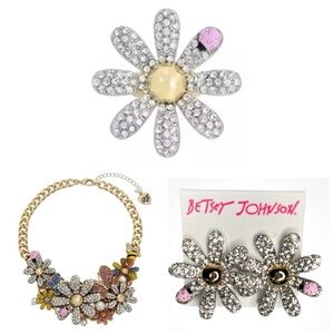 BETSEY JOHNSON SET Ooh a Daisy Flower Daisy Necklace Ring & Earrings NEW NWT